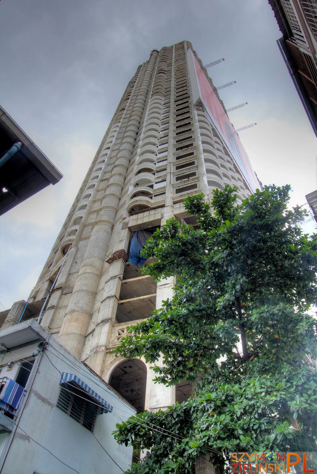 Sathorn Unique - Ghost Building, Bangkok, Thailand - Sathiorn Unique - Nawiedzony Budynek, Bangkok, Tajlandia